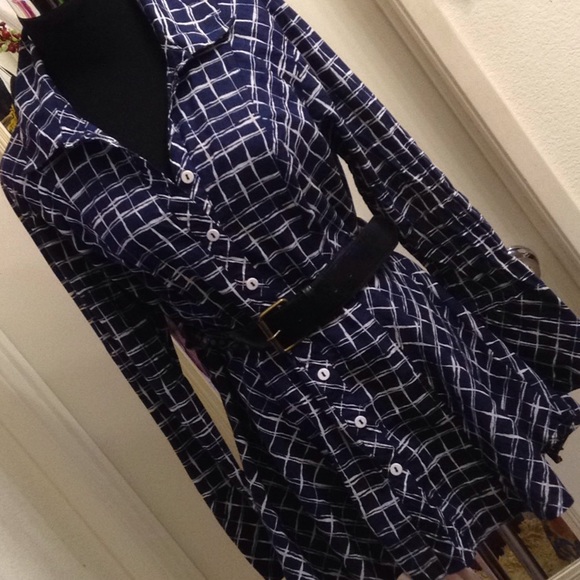 mischa Tops - Mischa long sleeve button down blouse